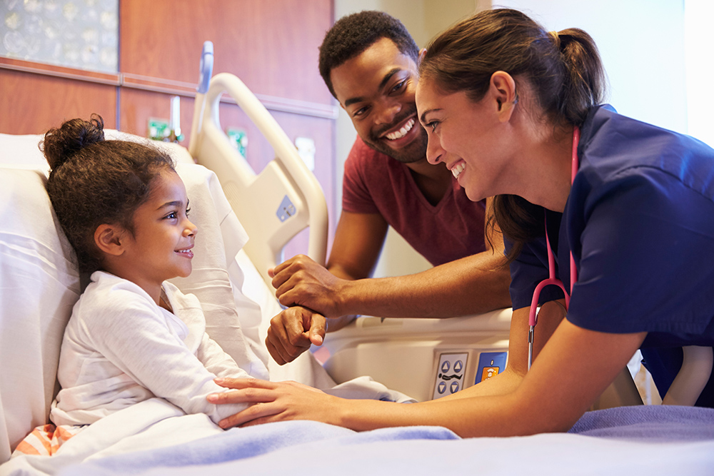 Pediatrician,Visiting,Father,And,Child,In,Hospital,Bed